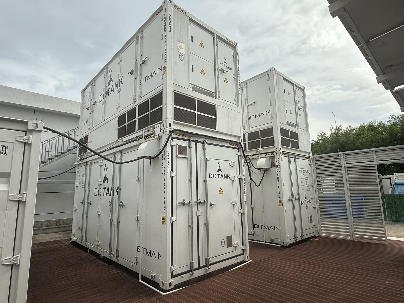 Containerized data center modules