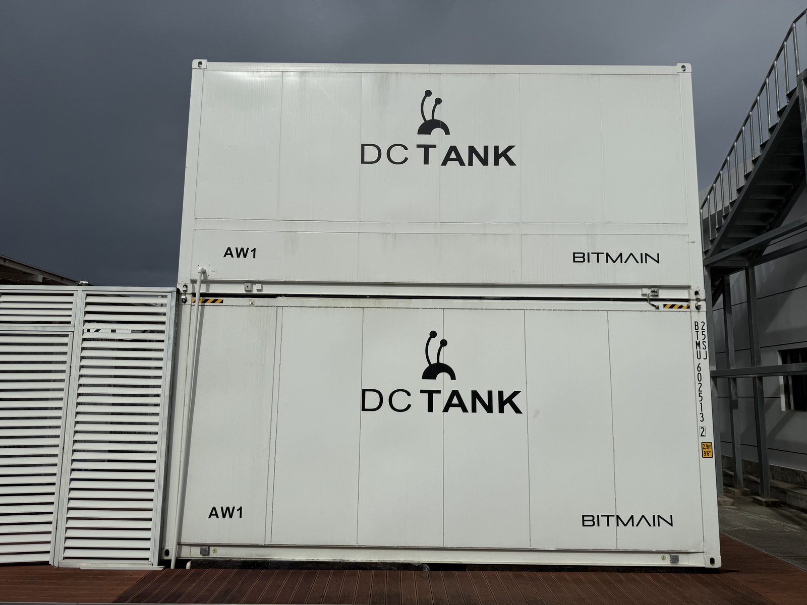 DC TANK container exterior